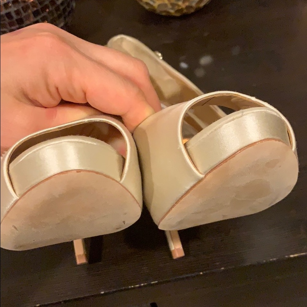 Badgley Mischka pumps size 7,5 - Picture 8 of 8